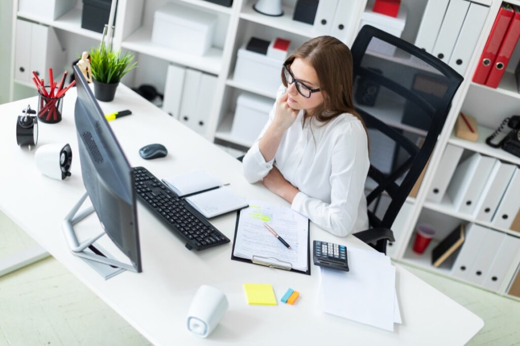 Automatyzacja procesów księgowych niesie ze sobą wiele korzyści, ale jej opłacalność musi być starannie analizowana w każdym indywidualnym przypadku